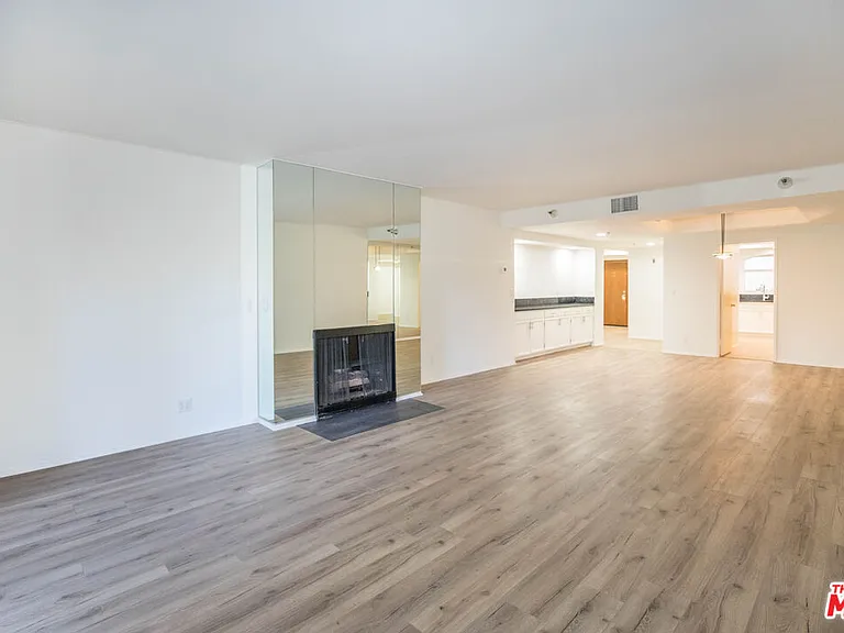 410 S Barrington Ave #205 — Photo 6
