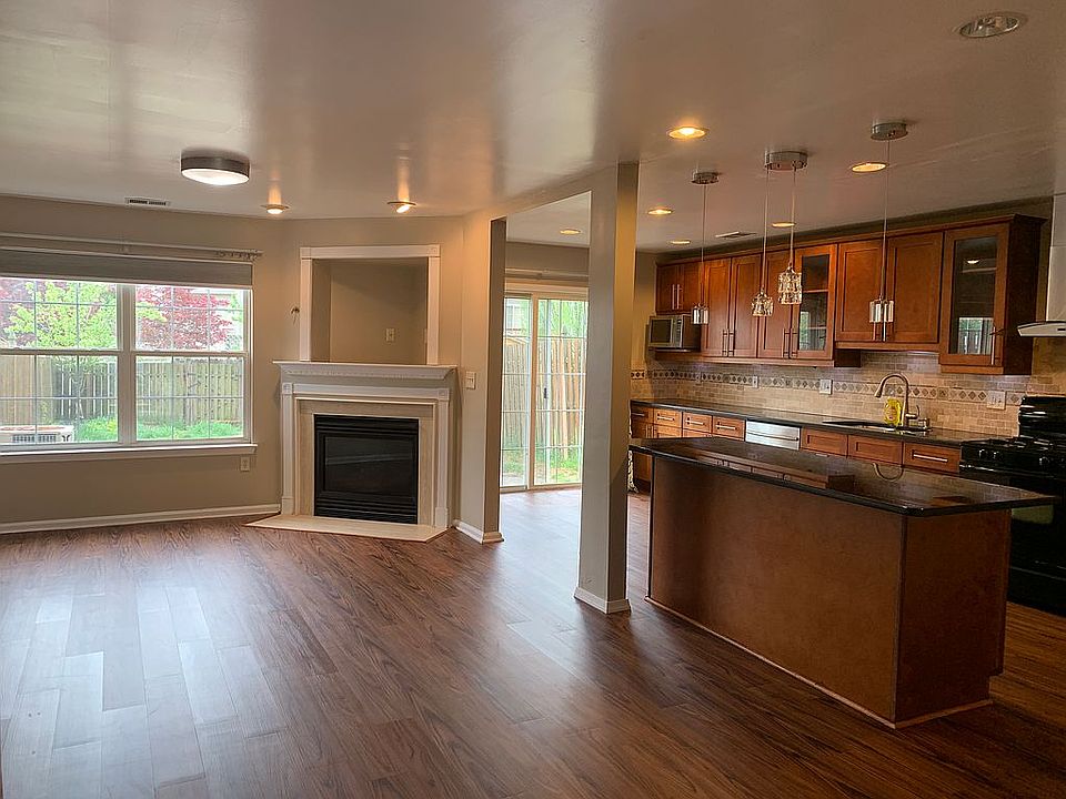 1st image of 16 Tattersall Dr