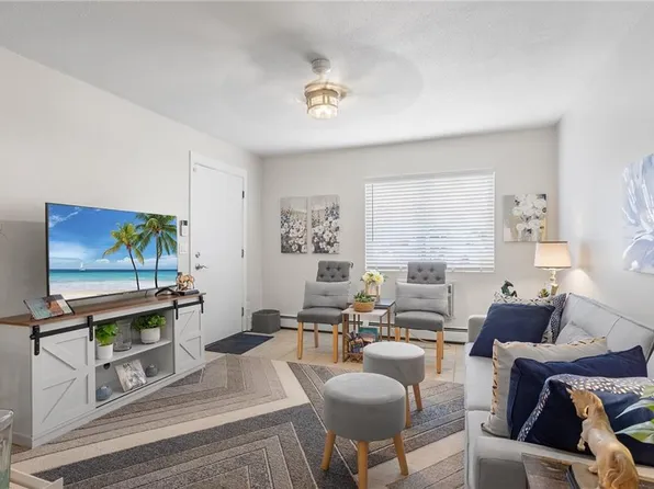 132 Hoffman Ave APT 116, Cranston, RI 02920