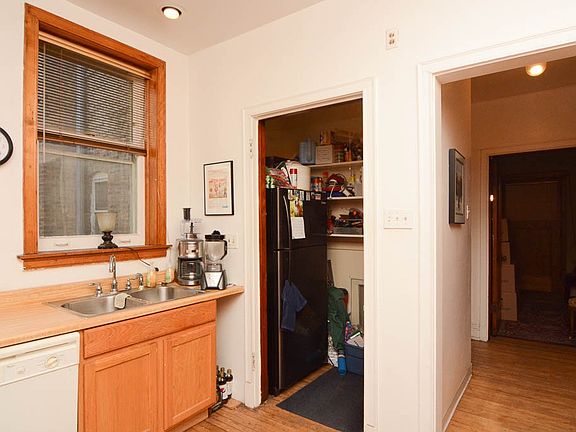 3rd image of 1408 W Rosemont Ave #2