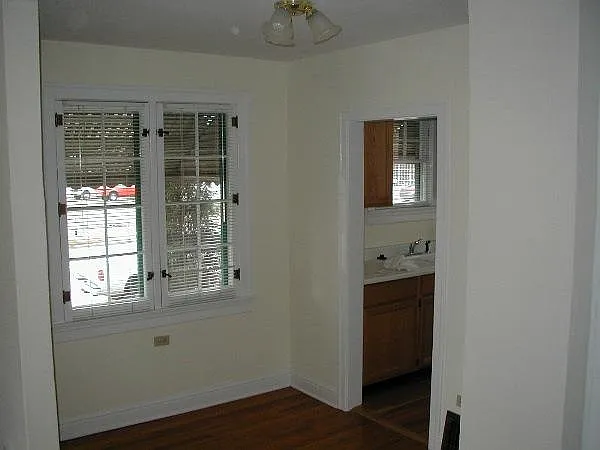 362 S Lincoln St — Photo 3