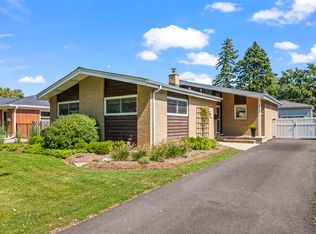 425 S Dryden Pl, Arlington Heights, IL 60005