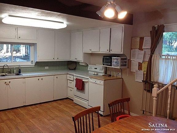 3rd image of 117 E 1st St