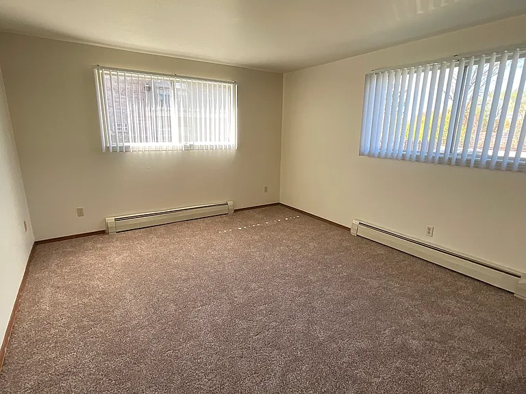 324 S. Locust Street — Photo 17