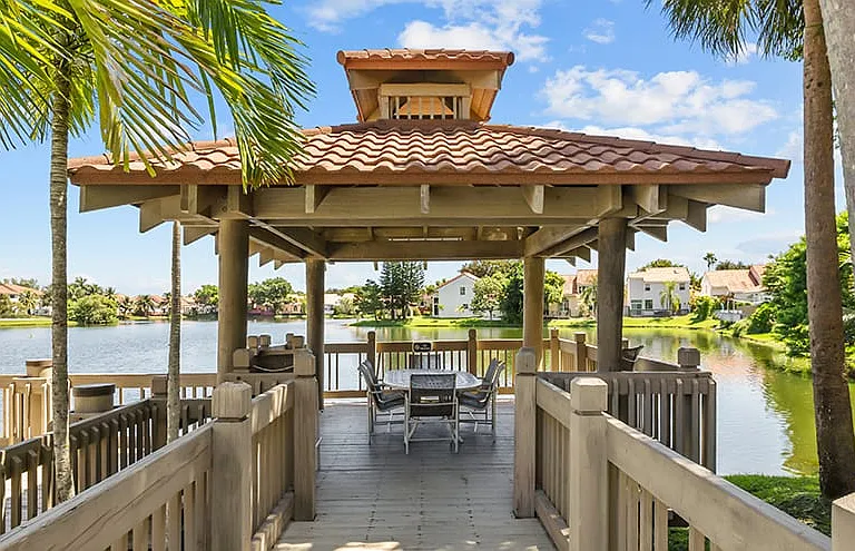 La Vue at Emerald Pointe — Photo 6