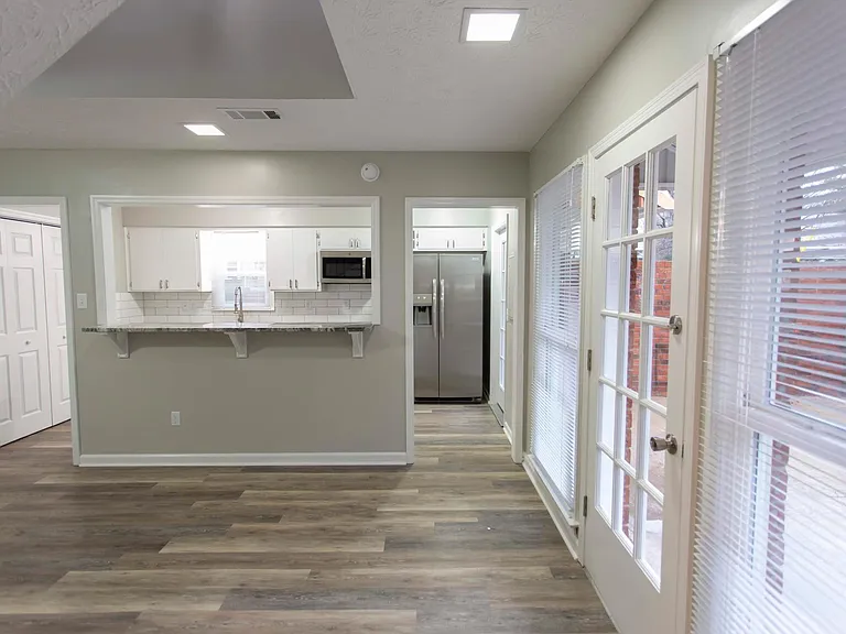 128 Oak Creek Cir — Photo 5