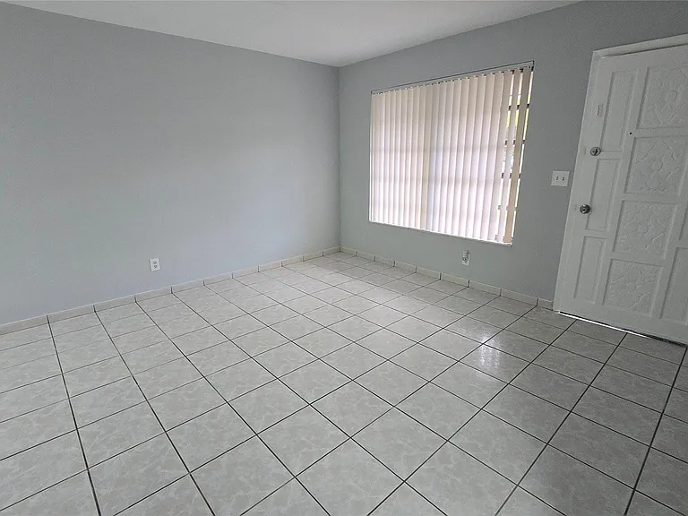 1874 NE 161st St #1874 — Photo 3