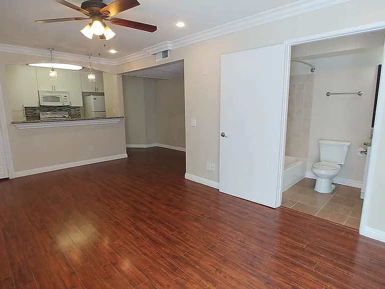 Villa De Adel Apts — Photo 121