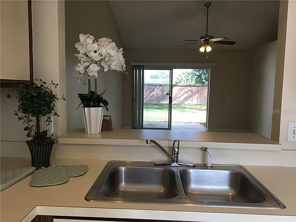 5th image of 1321 Lucaya Cir