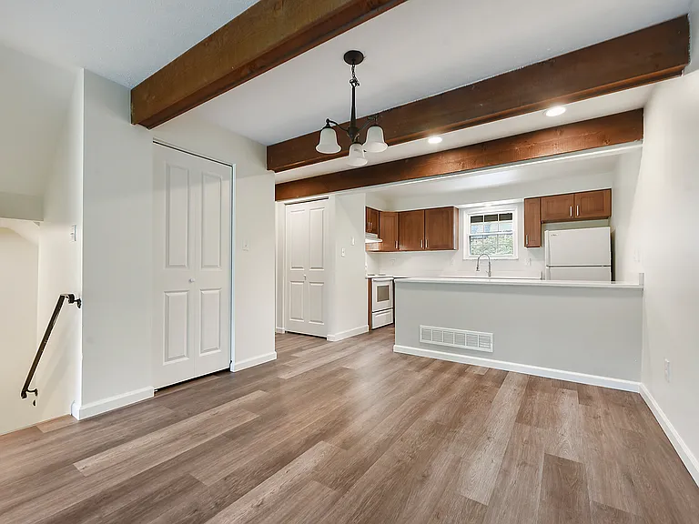 501 Maryland Ave #C — Photo 7