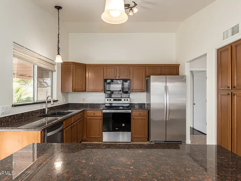 4634 E Grovers Ave — Photo 15