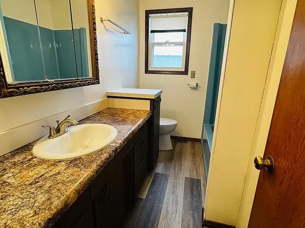 703 H Ave #1, Eureka, SD 57437