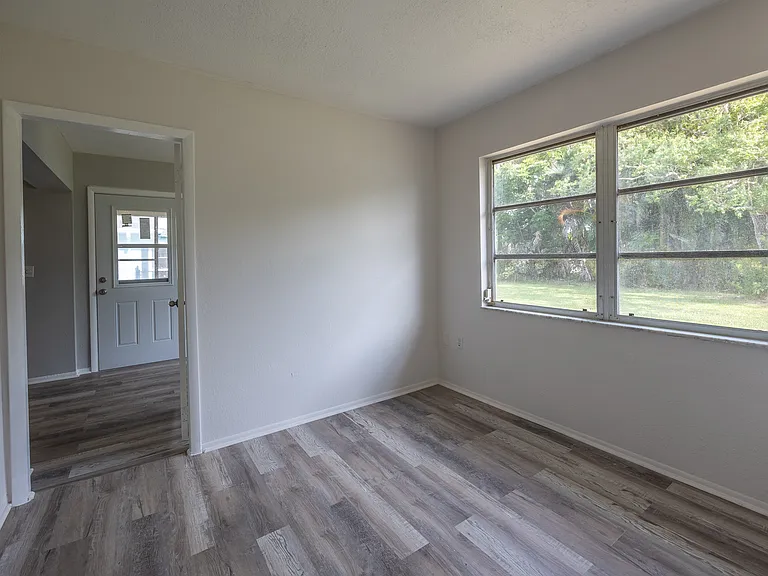 916 Gillespie St — Photo 20