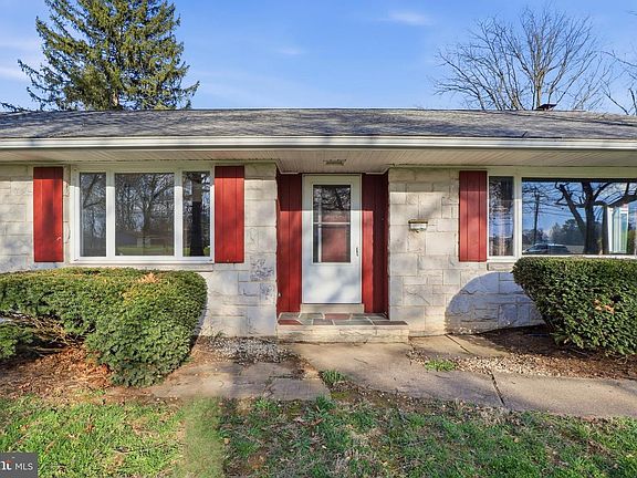 5th image of 1437 Lititz Rd