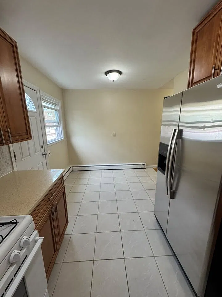 3 bed, 1300 sqft, $3,500 — Photo 2
