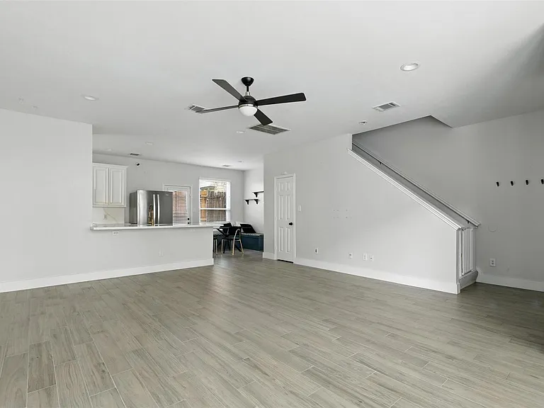 2020 Bailey St — Photo 5
