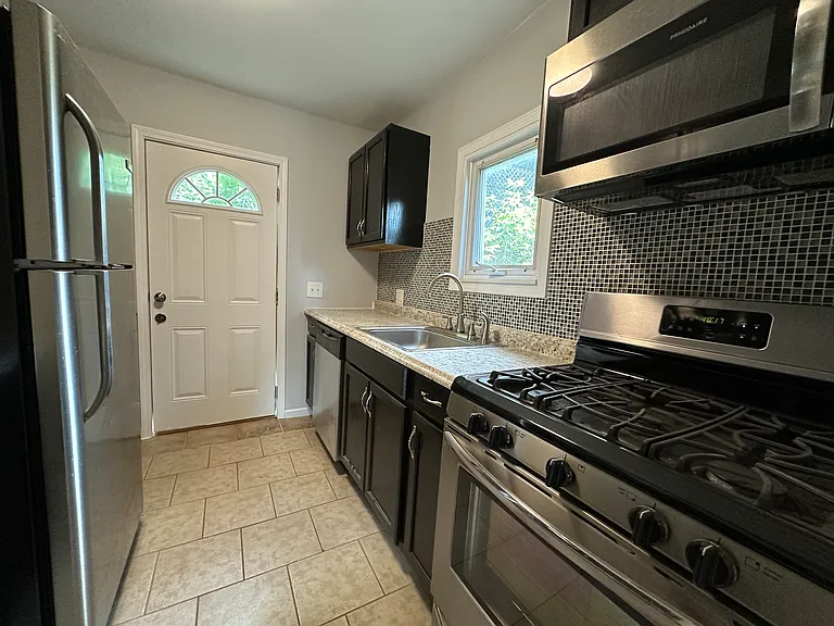 506 Tyson Pl — Photo 5