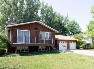 1369 4th Ave E, Dickinson, ND 58601