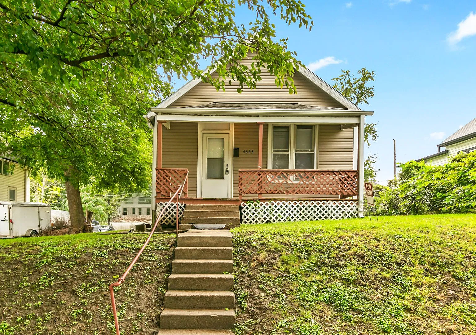 Freshly Updated 2-Bedroom House with Yard - North Omaha — Photo 2