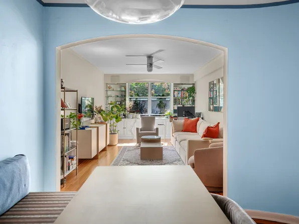 310 West 55th Street image 6 of 18