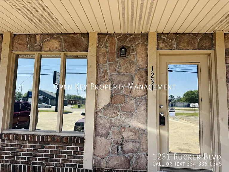 1231 Rucker Blvd — Photo 1