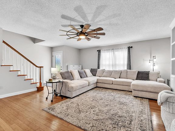 5th image of 418 Woodfield Dr