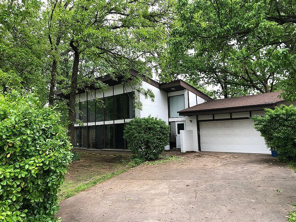 1st image of 341 Fairway Dr