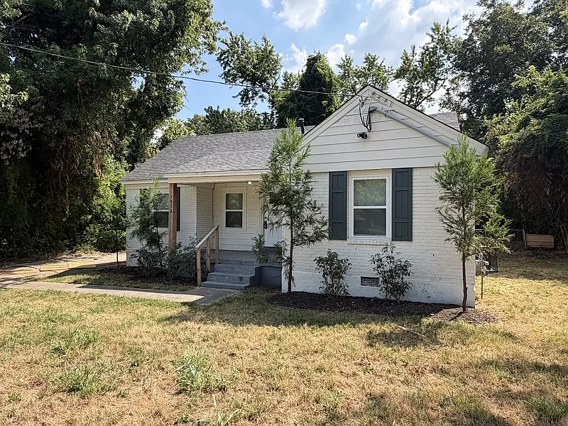 3 bed, 1.0 bath, 1304 sqft, $1,175 — Photo 2