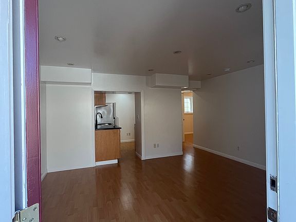 3rd image of 725 Grand Ave