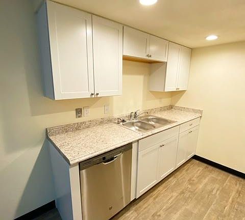 5th image of 2127 12th St APT B205