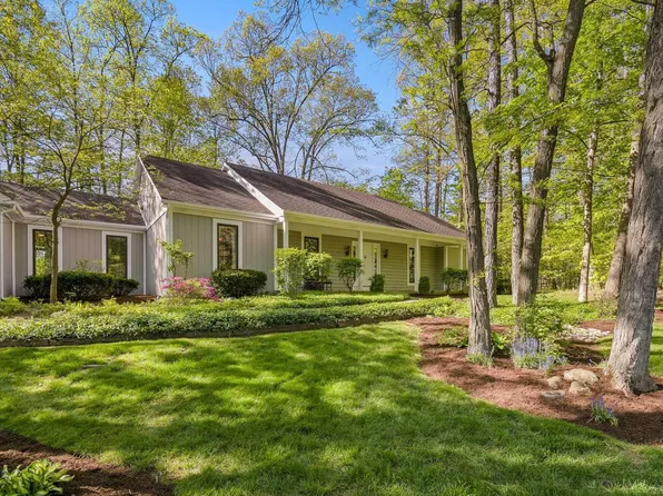 6710 Wood Glen Ct, Fort Wayne, IN 46814