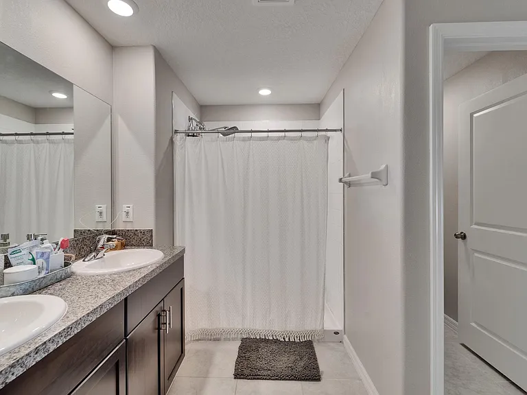 401 Royal Empress Dr — Photo 22