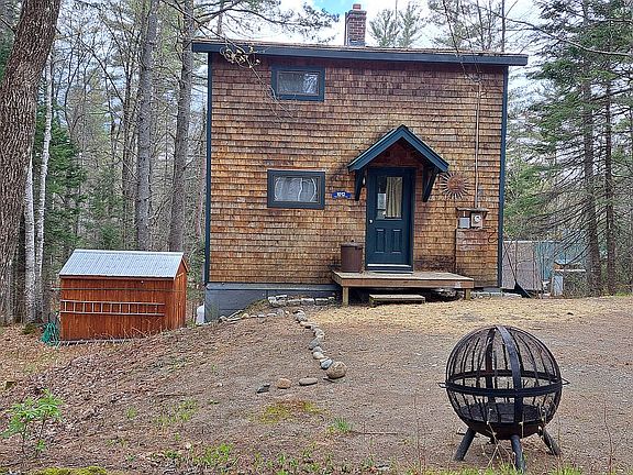 3rd image of 1012 Round House Rd