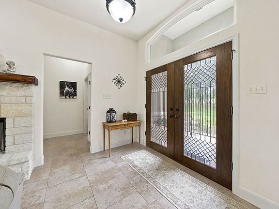 5th image of 170 Roadrunner Ln