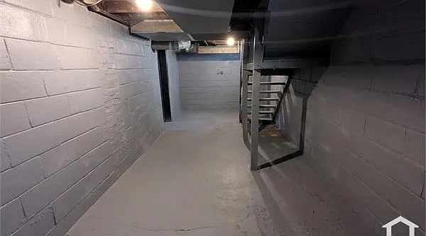163 Russell Ave — Photo 3