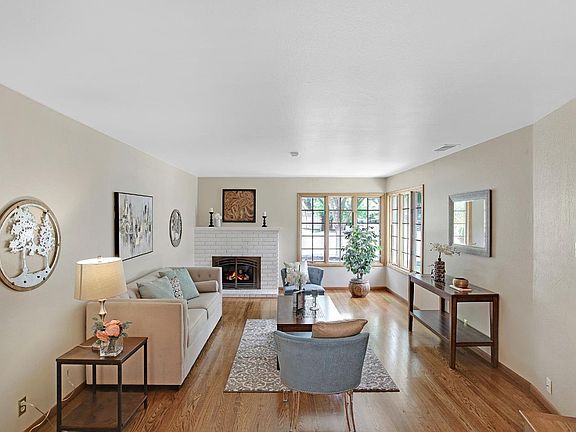 5th image of 1579 Alisal Ave