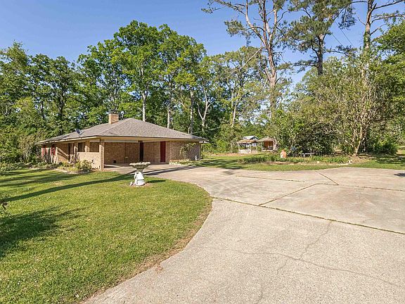 3rd image of 335 Camp Rd