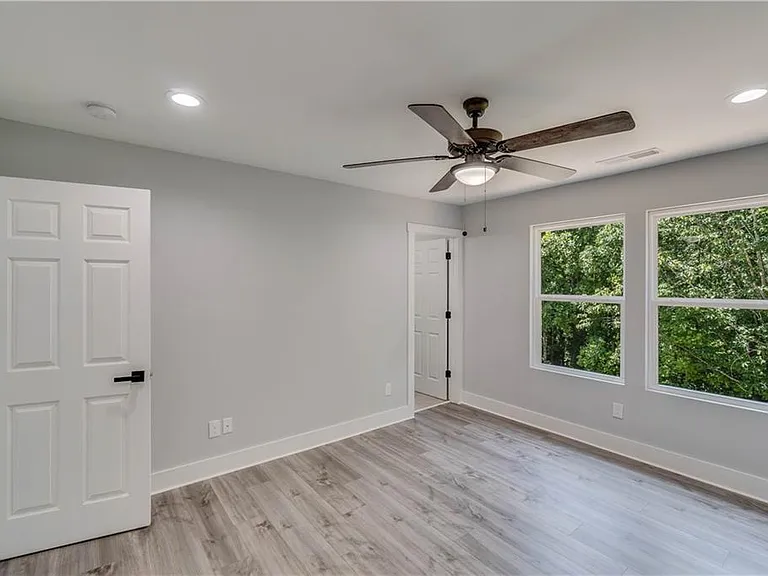 2389 Highpoint Rd #A — Photo 26