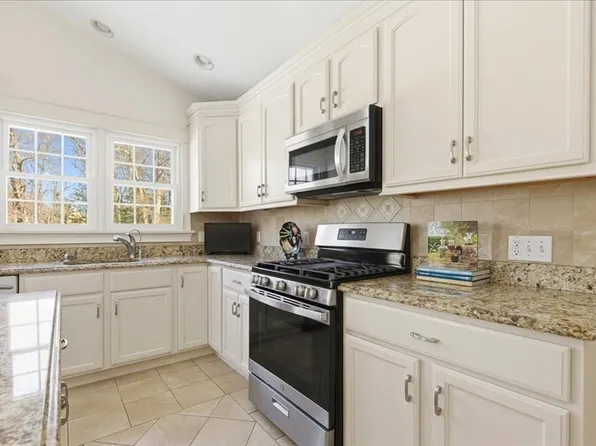 3 Oak View Ter Unit 3, Franklin, MA 02038