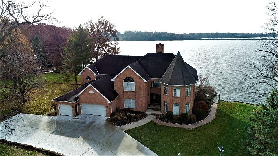 1st image of 8 Lakeshore Ct
