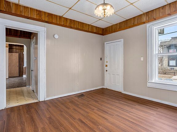 4th image of 117 W Division St #2