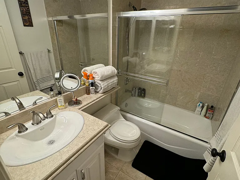 1253 Granville Ave #5 — Photo 13