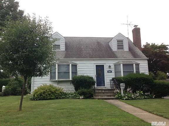 2nd image of 8 Andover Pl
