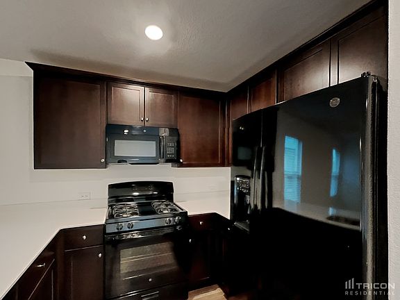 3rd image of 1211 Ildflower St