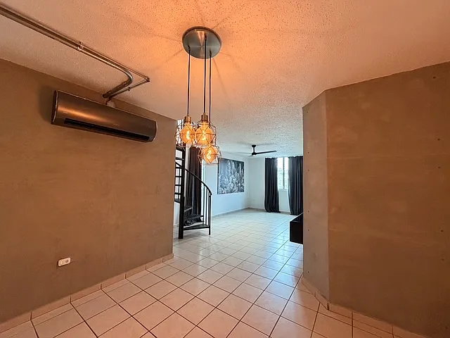 3 bed, 1300 sqft, $2,000 — Photo 3