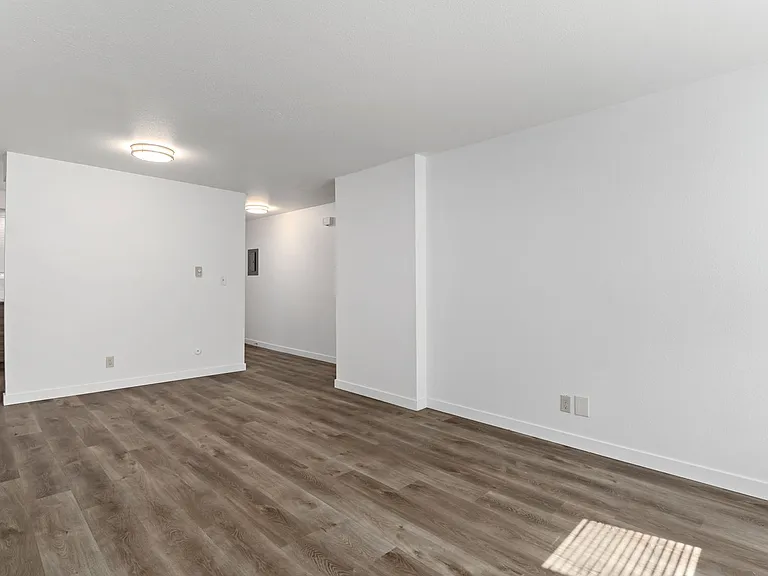 913 Harrington Ave NE — Photo 11