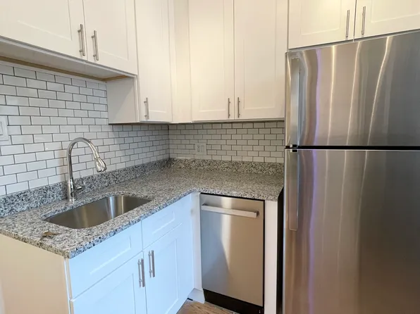 914 Main St APT 3, Evanston, IL 60202
