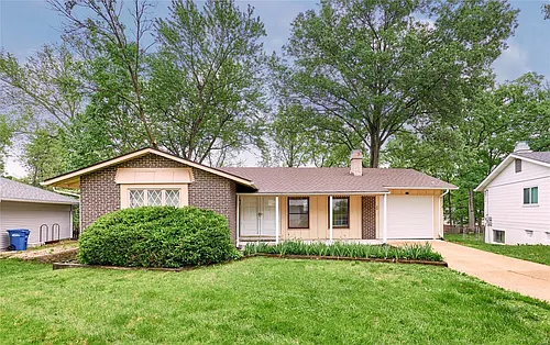 389 Messina Dr Photo 1