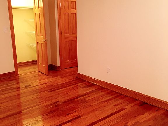 3rd image of 1868 Burnett St