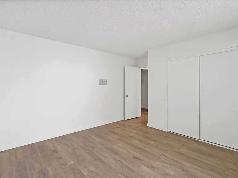 12603 Oxnard St #6 — Photo 4